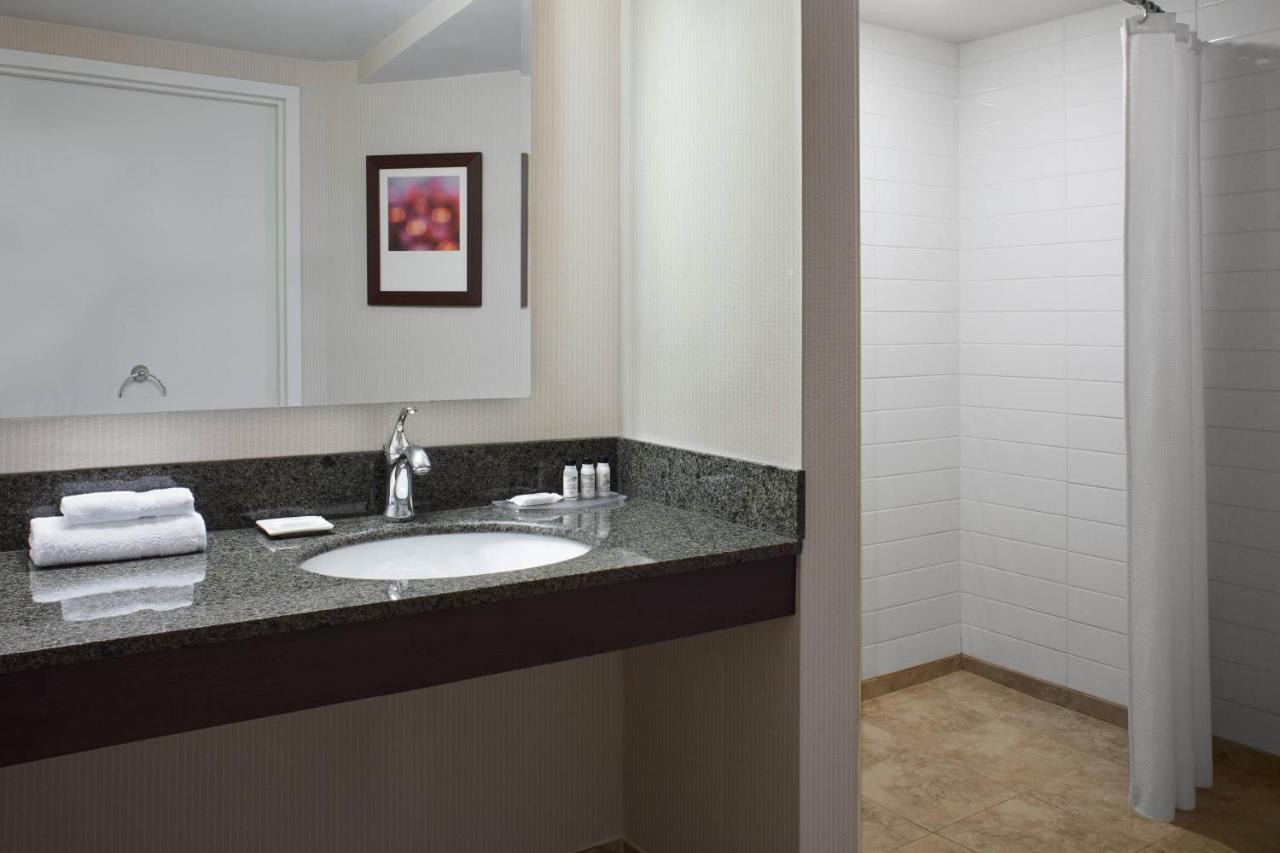 Delta Hotels By Marriott Beausejour Moncton Dış mekan fotoğraf